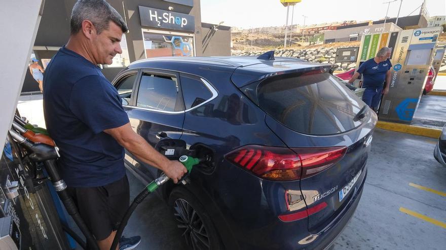 Canarias inspeccionará 78 gasolineras por el retraso en la bajada de precios