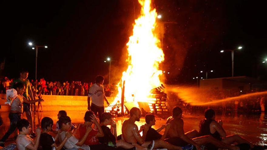 Noche de San Xoán celebrada en O Berbés // R. GROBAS