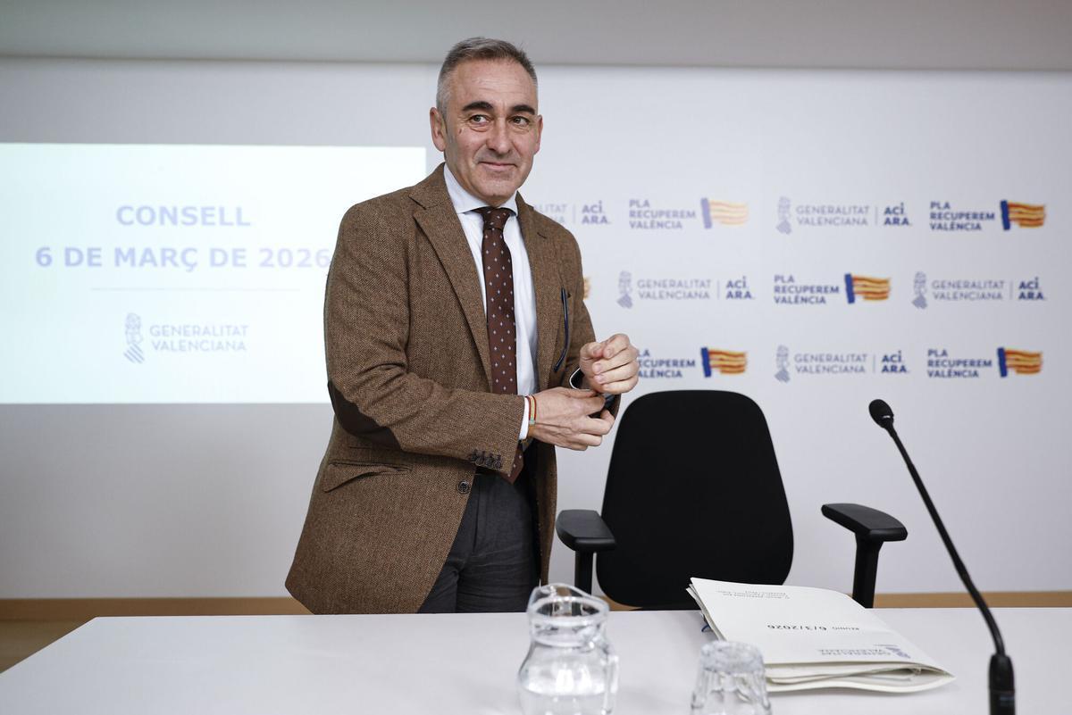 El portavoz del Consell, Miguel Barrachina, antes de su comparecencia tras el pleno del gobierno valenciano.