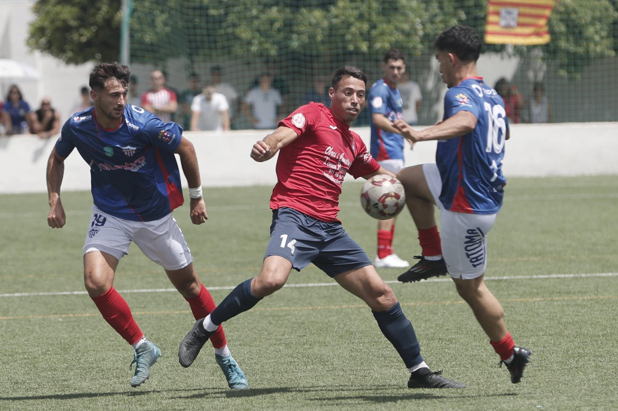 Las imágenes del encuentro entre el Porreres y el Atlético Monzón