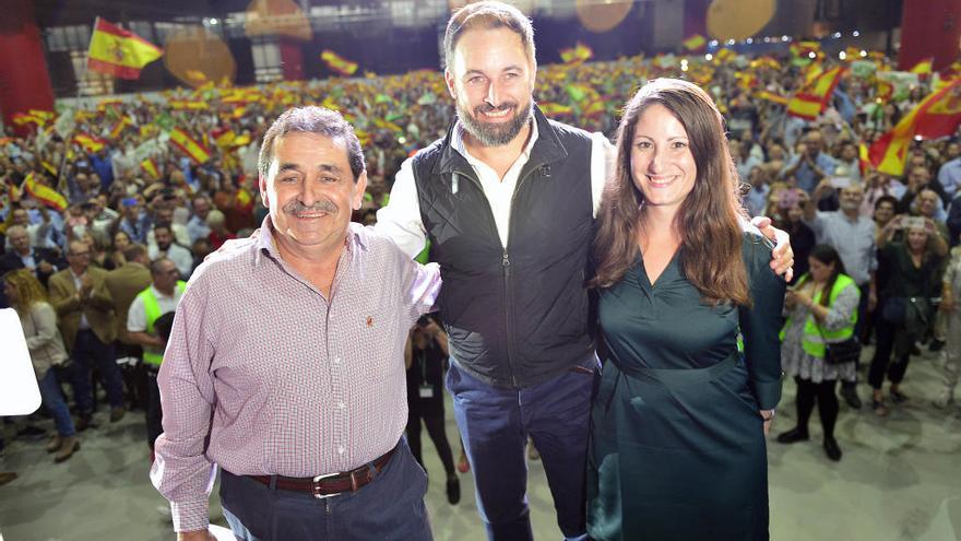 Manuel Mestre, Santiago Abascal y Ana Vega en el reciente  mitin de Vox en IFA.