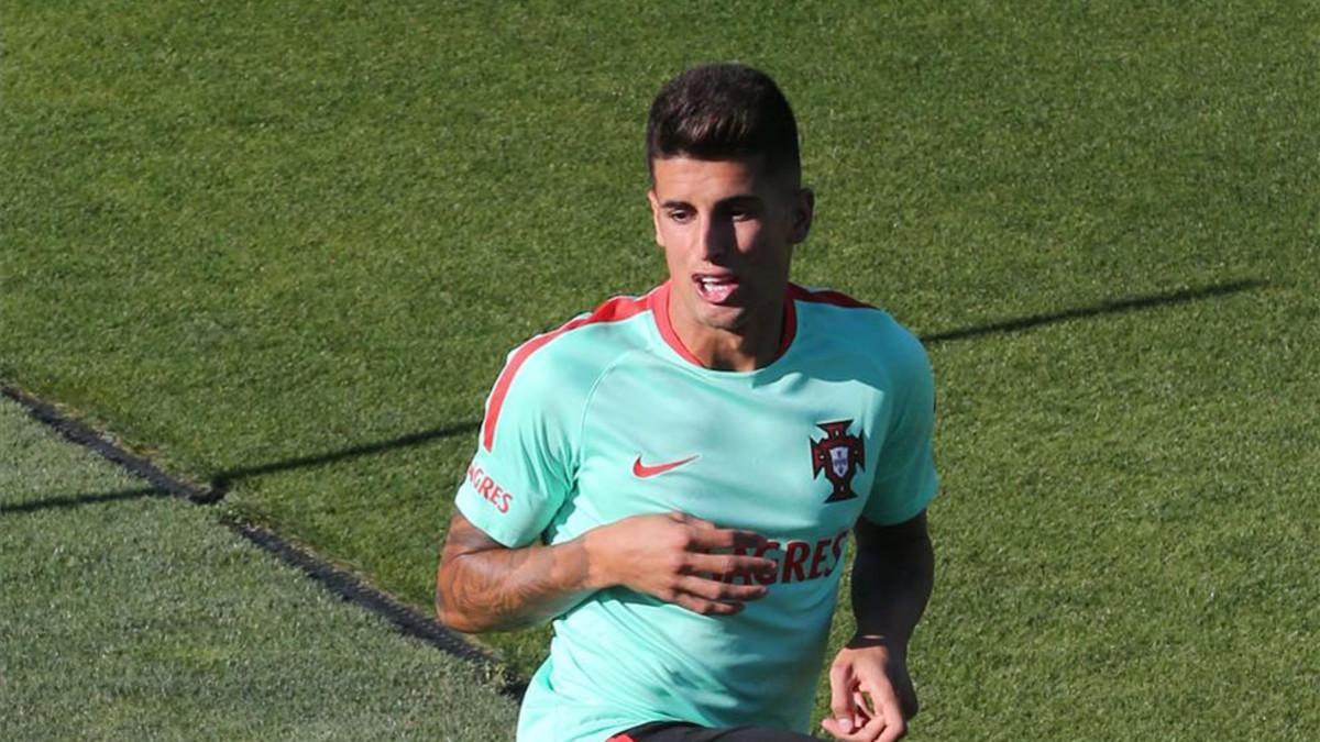 Cancelo seguirá en el Valencia