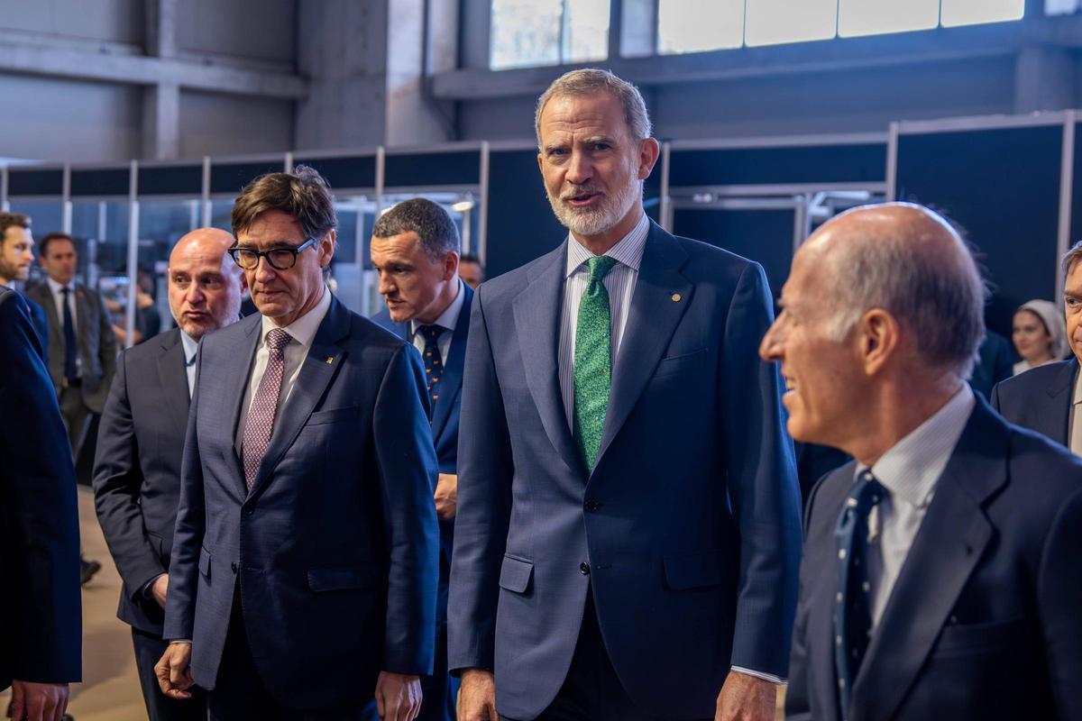 Inauguración por parte del rey Felipe VI junto al presidente de la Generalitat de Cataluña, Salvador Illa