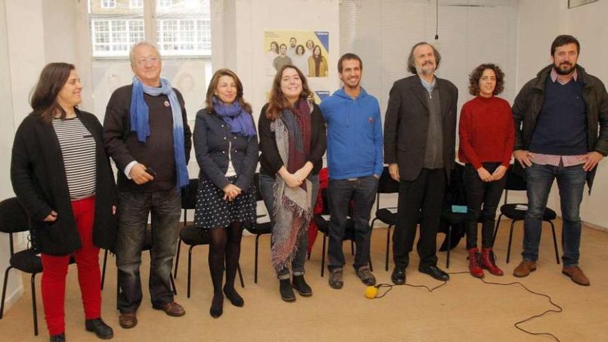 Candidatos de En Marea al Congreso y al Senado ayer en Santiago.