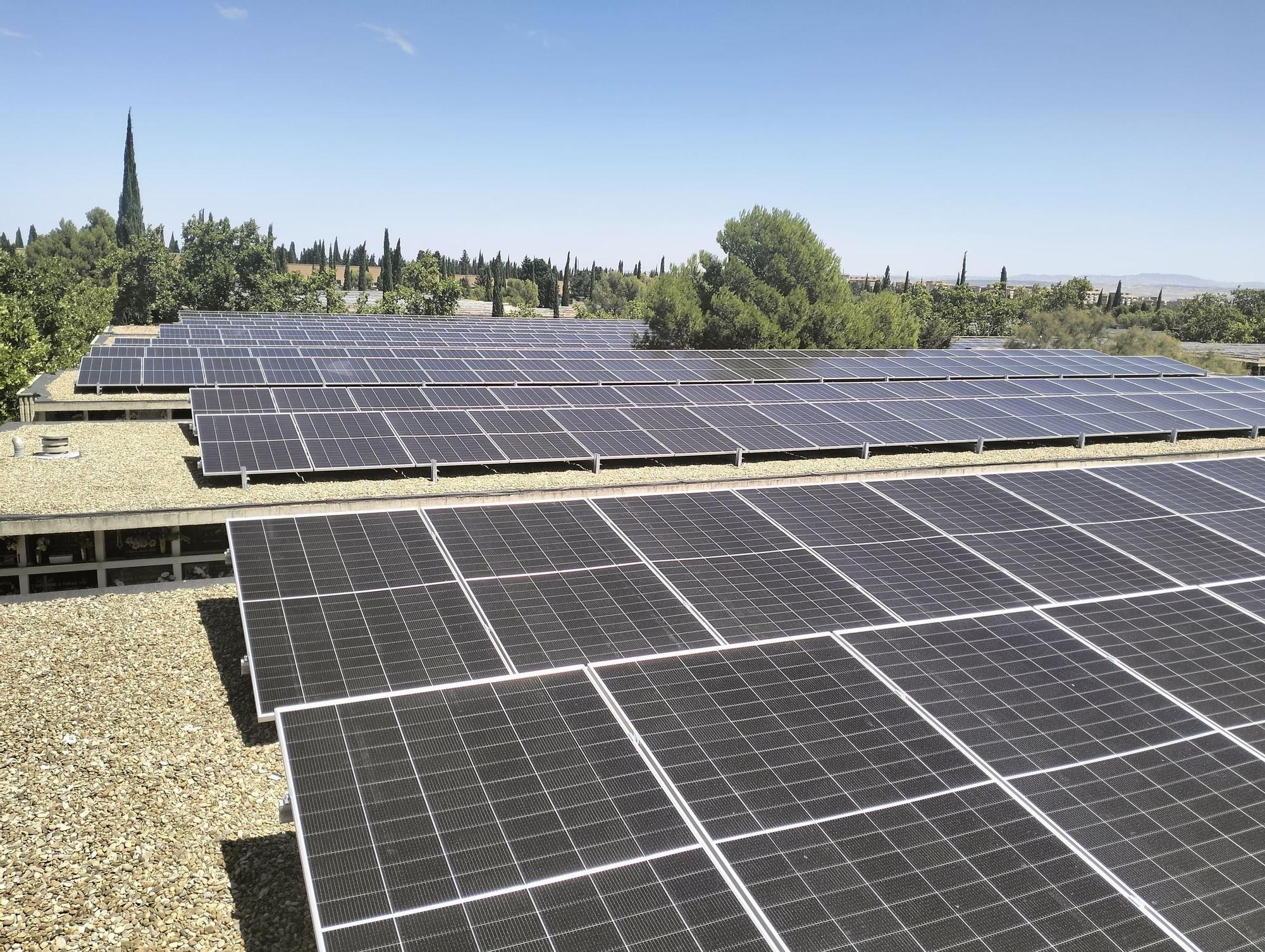 Zaragoza cubrirá con placas solares estos 18 edificios públicos y destinará  la energía al autoconsumo