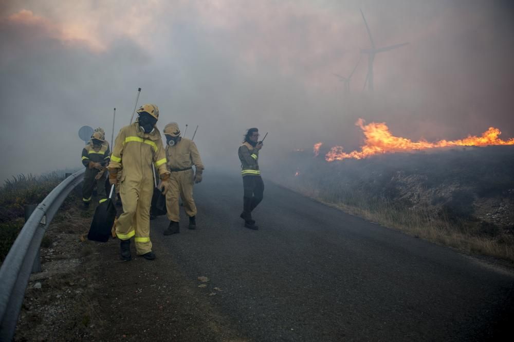 Avión sufre 4 incendios simultáneos