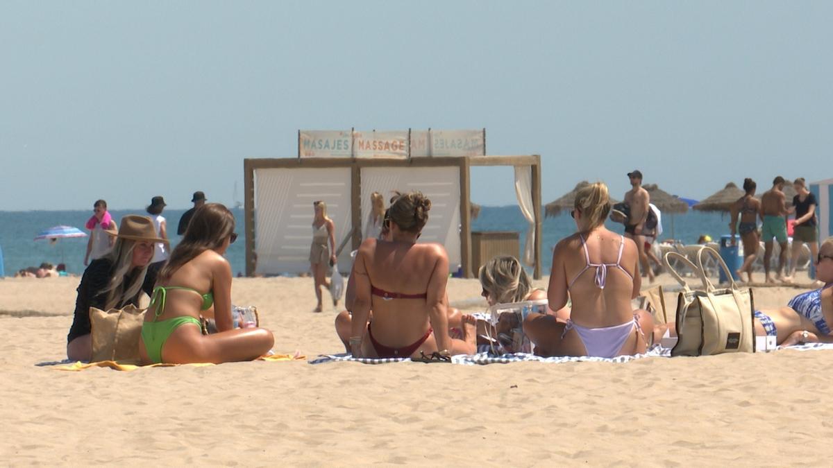 Turistas en Valencia durante una ola de calor.