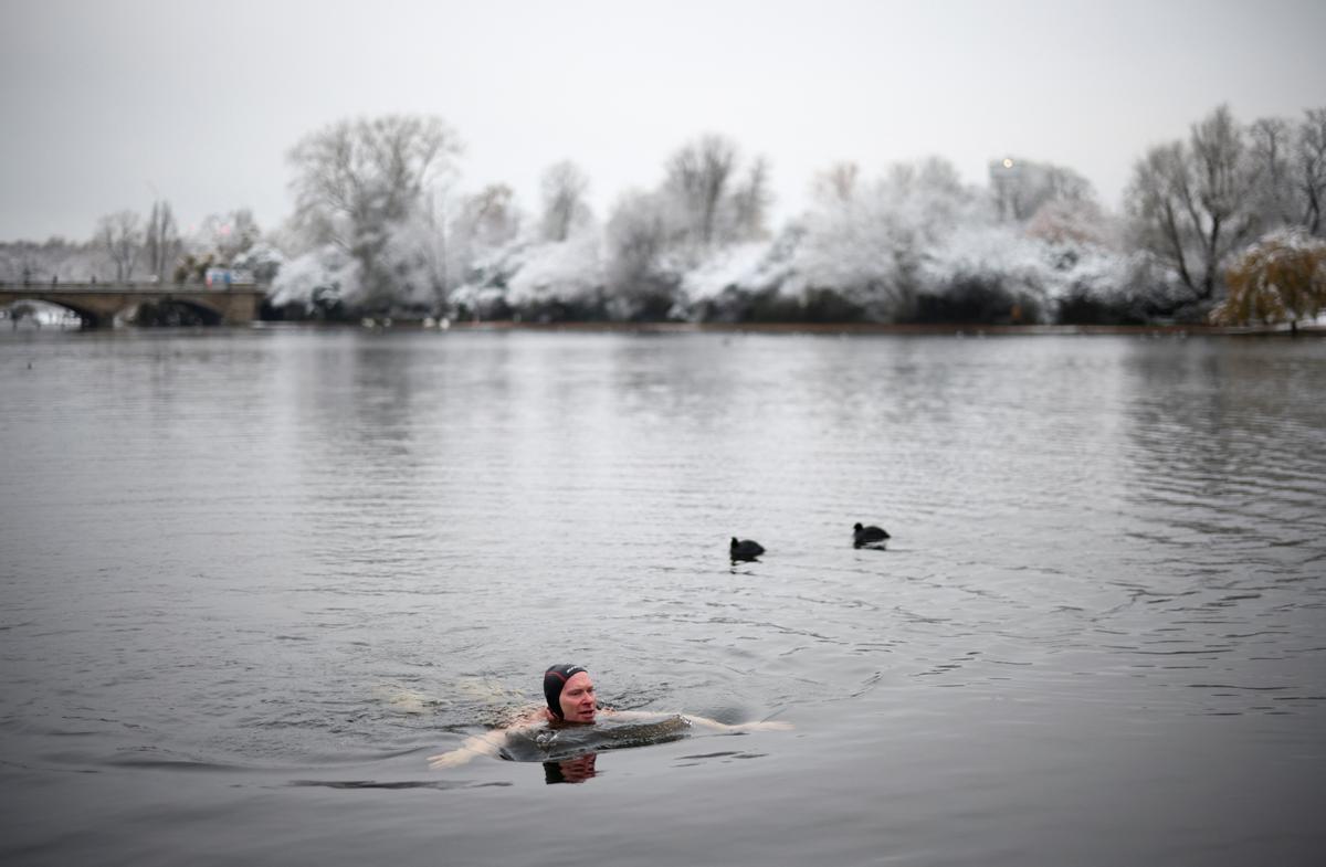 Baños helados en el lago Serpentine, en Londres