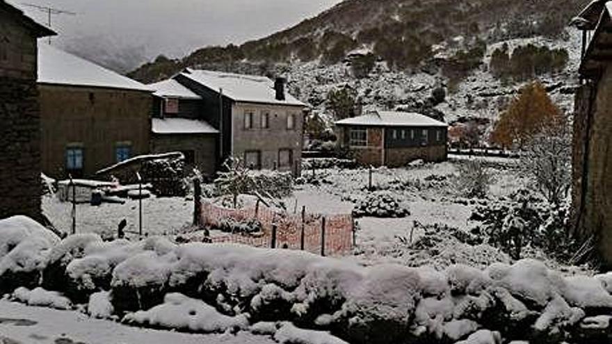 La nieve deja un fino manto en Porto