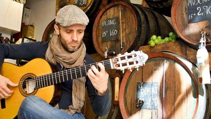 «La guitarra no té forma de dona, però et pot fer patir com elles»