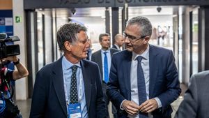 El president del Cercle dEconomia, Jaume Guardiola, junto al gobernador del Banco de España, Pablo Hernández de Cos
