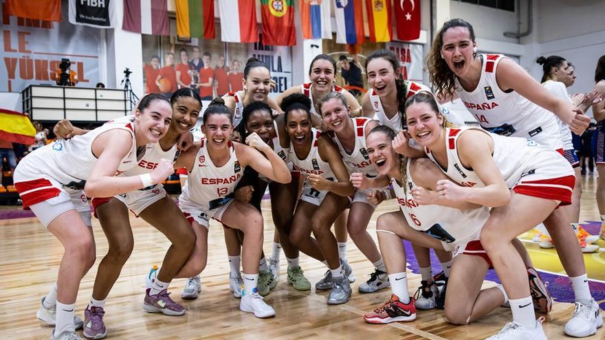 La sub-18 de Ariadna Termis y Marina Mata avanza a los octavos del Europeo invicta