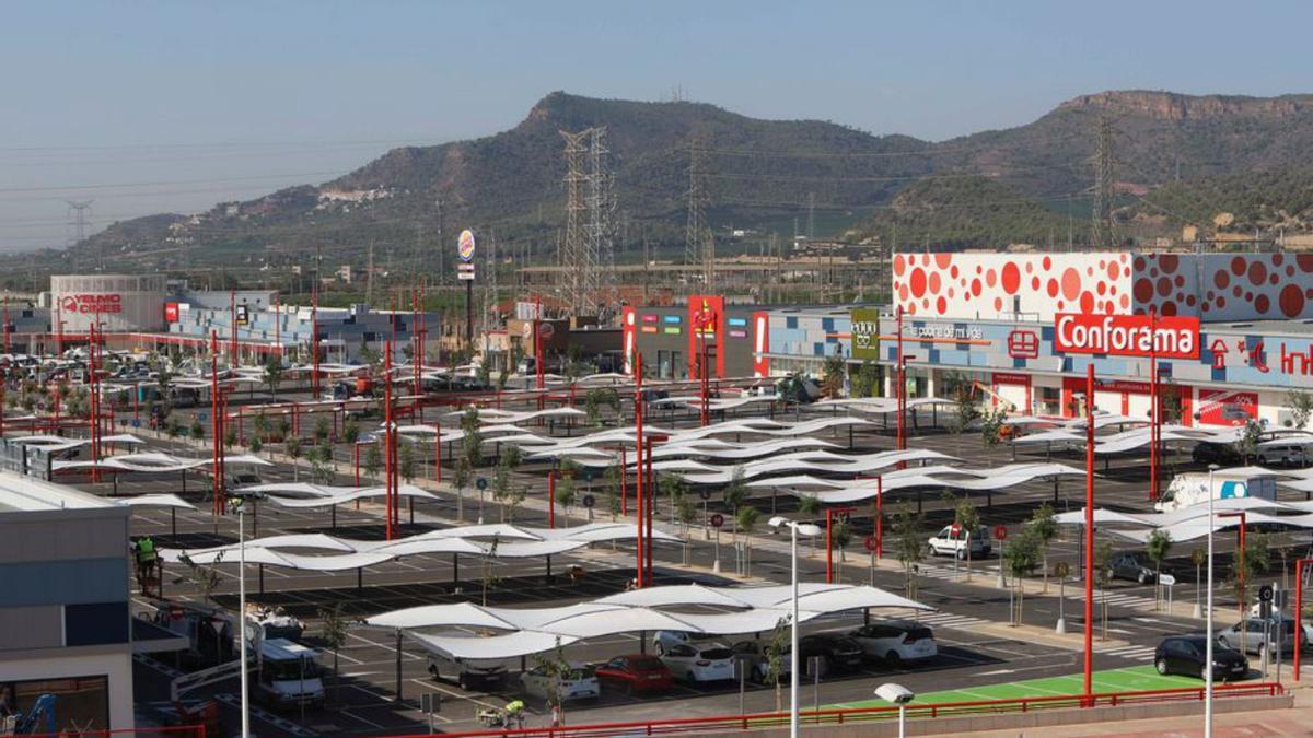 Vista del parque comercial en Sagunt. | DANI TORTAJADA