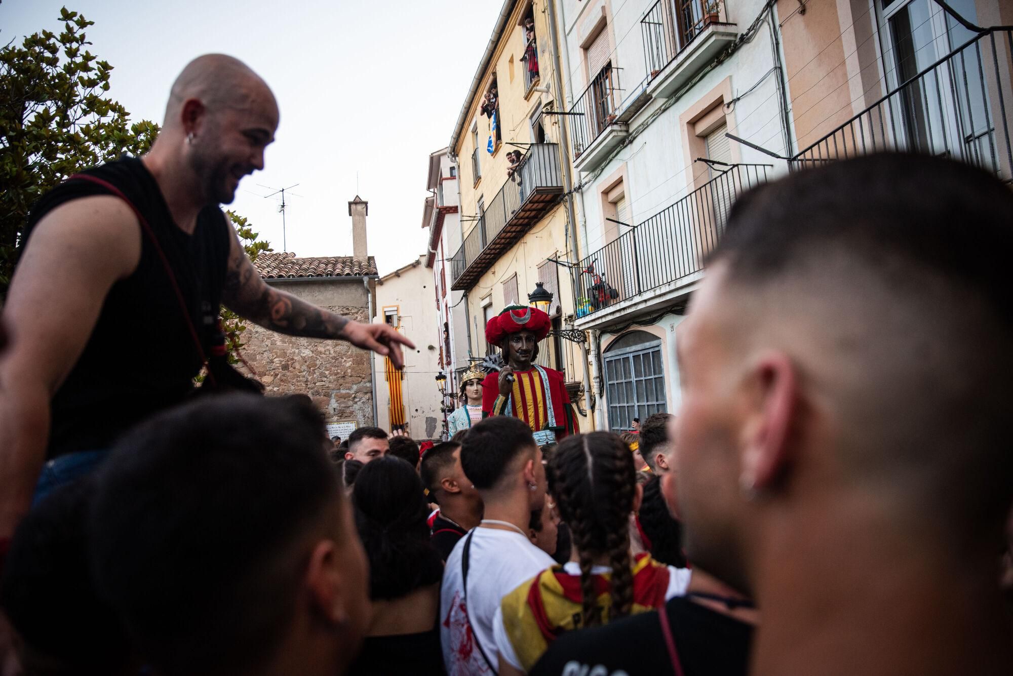 Les millors fotos dels primers salts del passacarrers de la Patum 2025