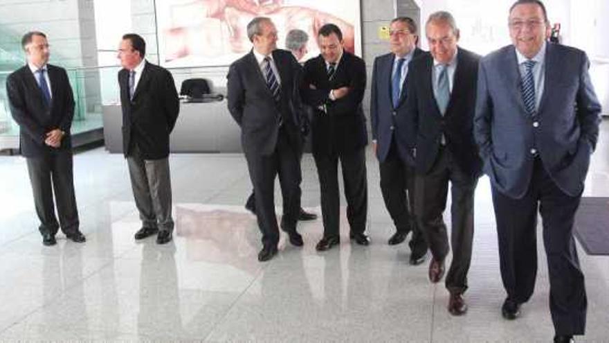 Garrigós, en primer término a la derecha, junto a Jiménez, Boluda y Félix, ayer en la sede de la Cámara de Comercio alicantina.