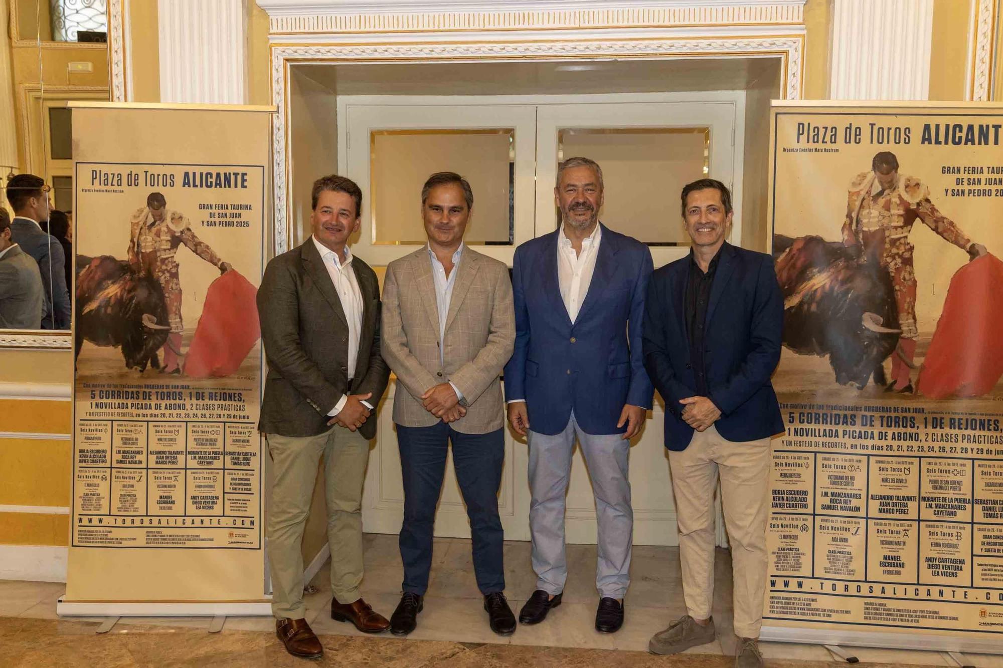 Manuel Escribano pronuncia el pregón de apertura de la Feria de Hogueras en el Teatro Principal de Alicante