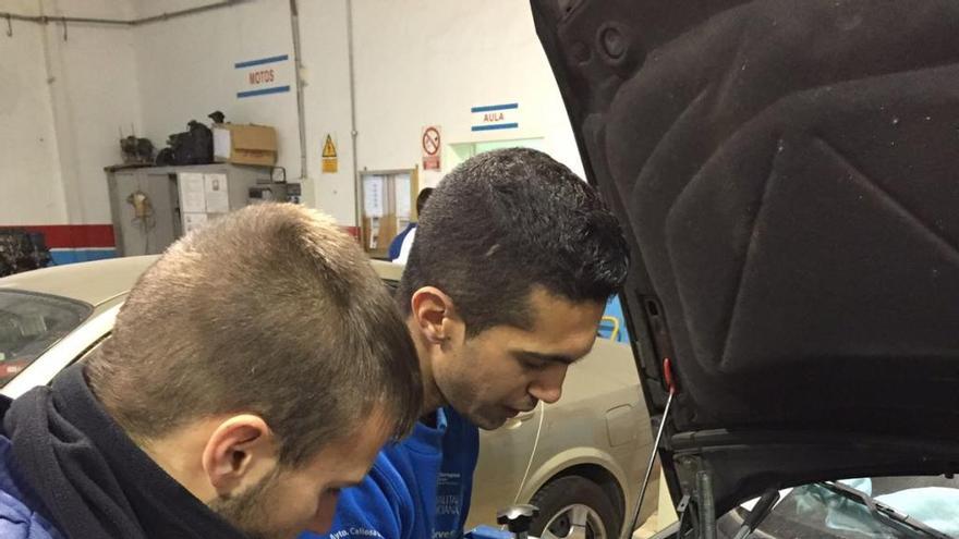 Callosa de Segura pone en marcha dos talleres de formación mecánica del automóvil para desempleados