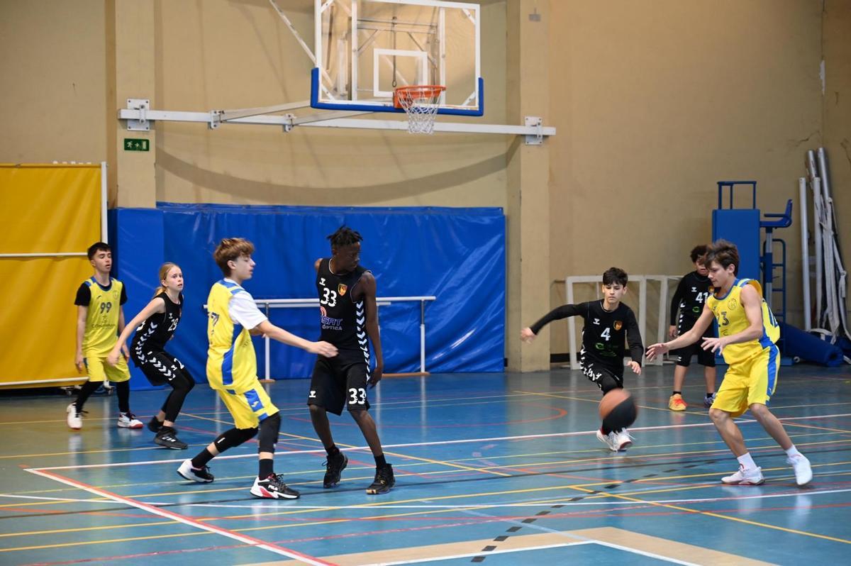 La iniciativa solidaria “Canastas Contra el Cáncer Infantil” de El Campello, en imágenes