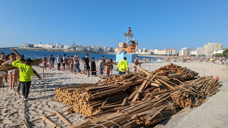 San Juan A Coruña 2023: arranca el montaje de las hogueras