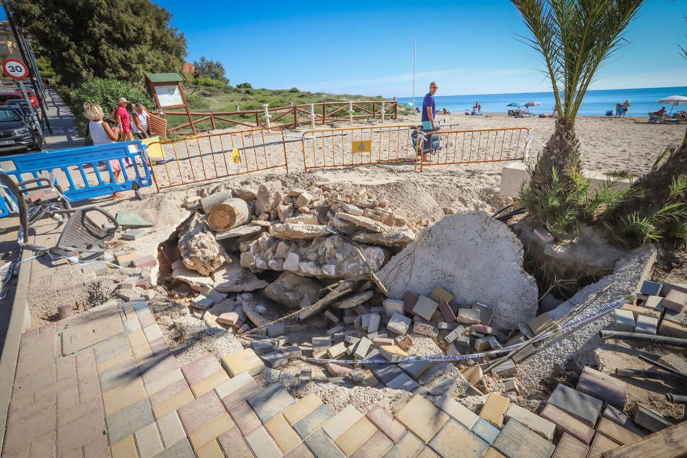 El río Nacimiento causó destrozos en Orihuela Costa en la gota fría en zonas donde se ha ocupado su cauce natural, como el paseo en la playa o los viales y zonas deportivas de varias urbanizaciones