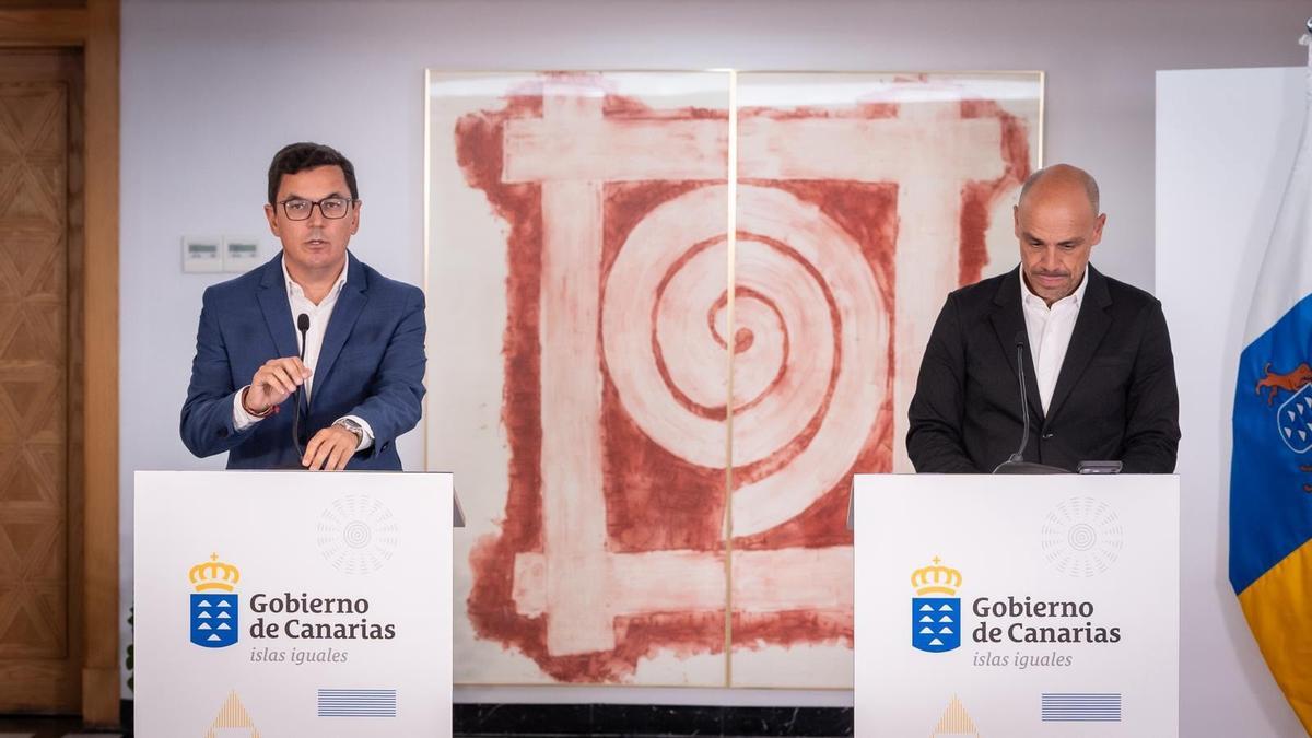 Pablo Rodríguez, a la izquierda, con Alfonso Cabello, portavoz del Gobierno.