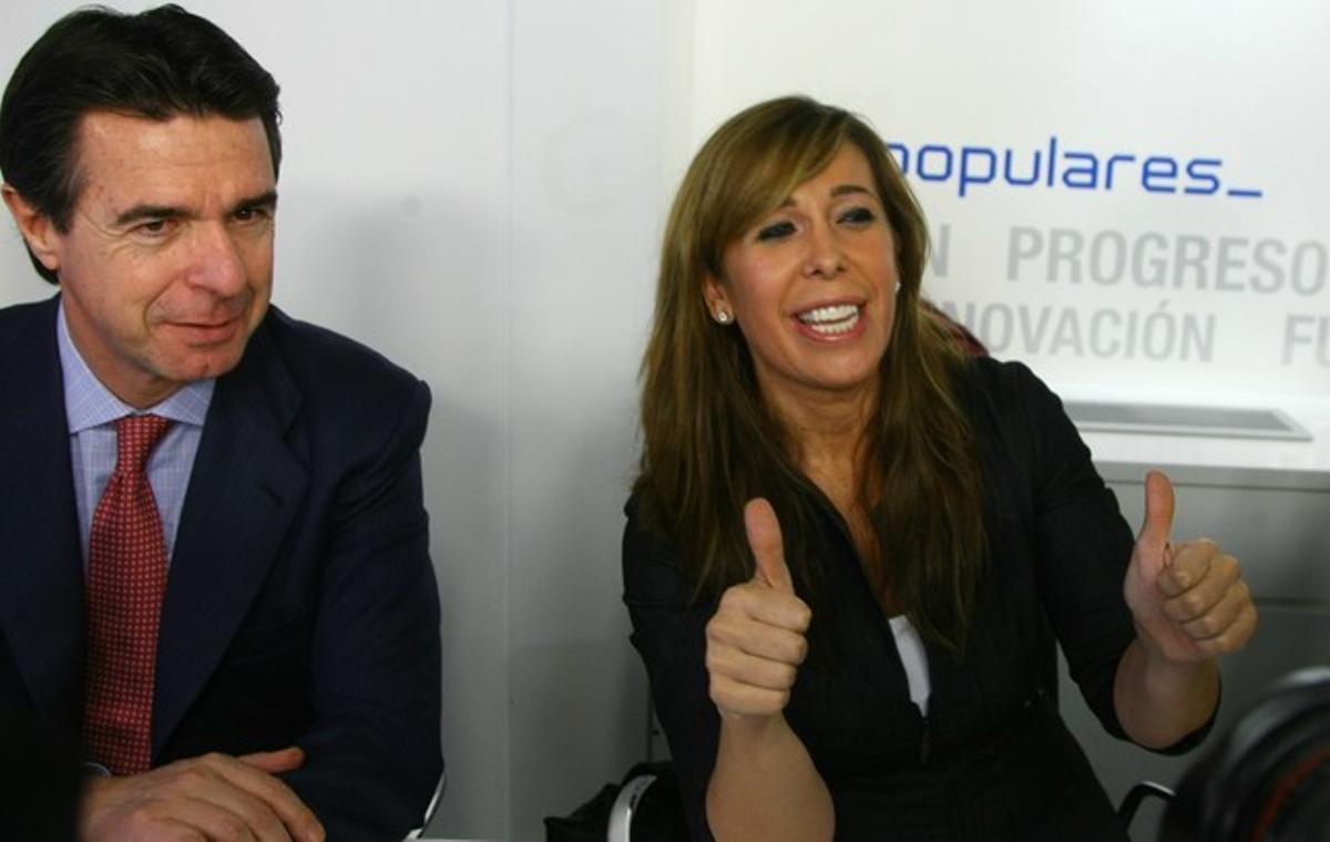 Alicia Sánchez-Camacho, amb el ministre Soria, durant l’executiva nacional del PP, aquest dilluns, a Madrid. Alicia Sánchez-Camacho, amb el ministre Soria, durant l’executiva nacional del PP, aquest dilluns, a Madrid.