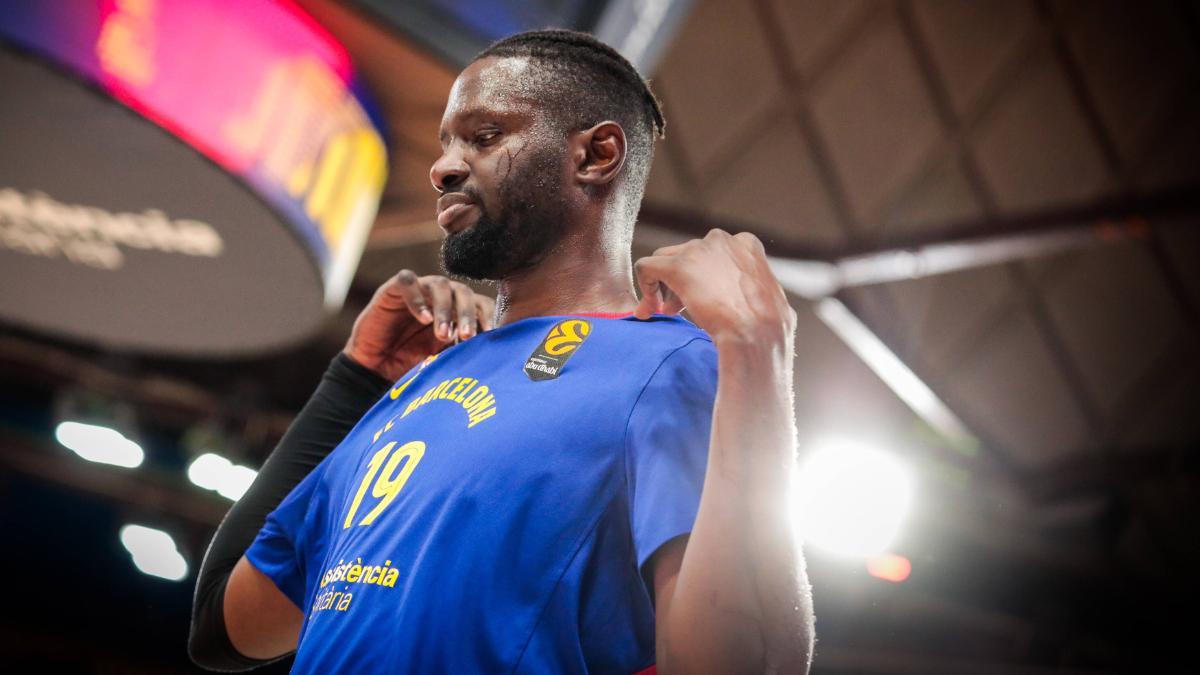El 'refichaje' de Youssoupha Fall desacredita a la dirección deportiva
