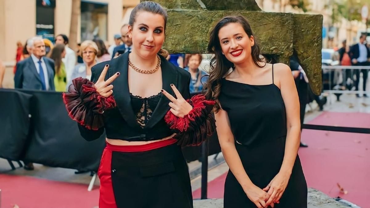 Carolina Iglesias y Victoria Martín, las dos integrantes de ’Estirando el chicle’, en la gala de los Premios Ondas 2022.