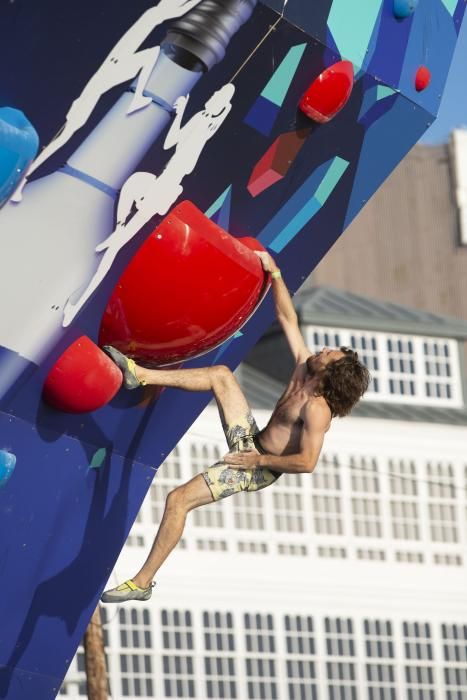 El festival reúne en A Coruña a más de 200 profesionales procedentes de 15 países que competirán en disciplinas como psicoblock, boulder o parkour.