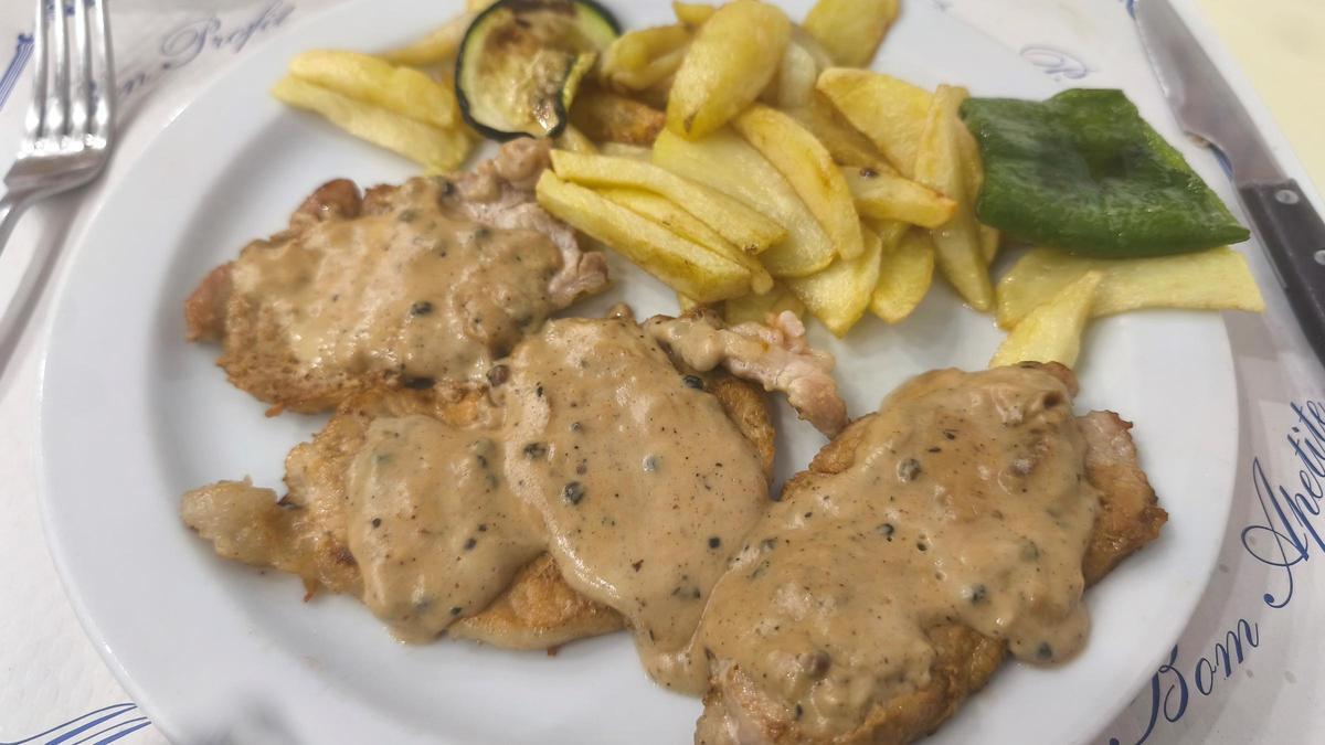 El  lomo a la pimienta del restaurante 4 Hermanos.