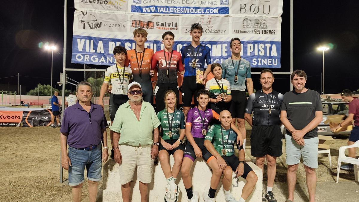 Foto con todos los ganadores de la velada inaugural en Sineu