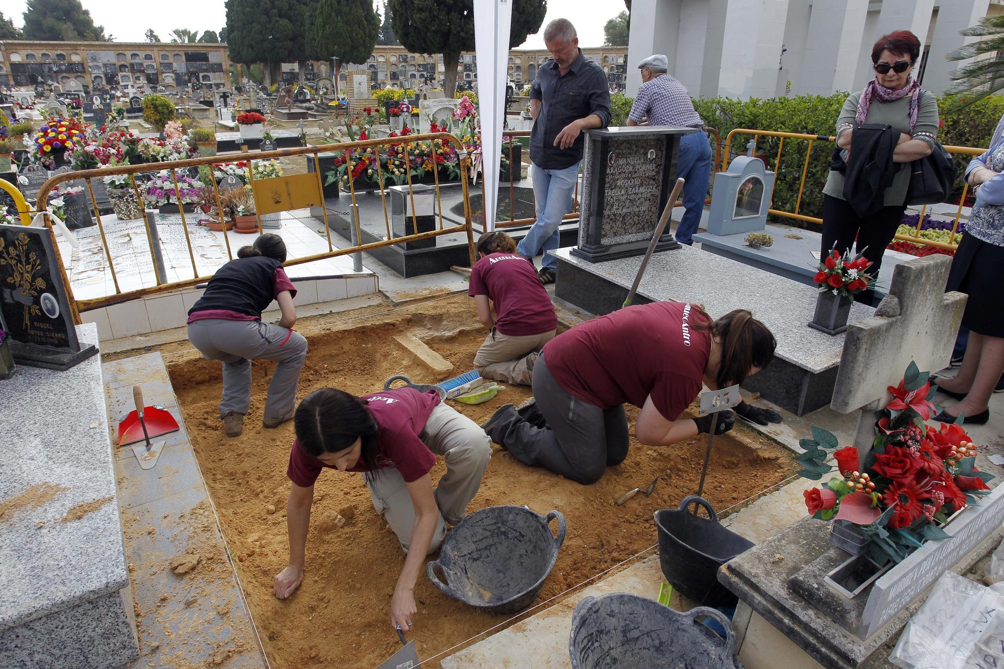 EXHUMACION FOSA NUMERO 82, DESAPARECIDOS DURANTE GUERRA CIVIL, CEMENTERIO DE PATERNA.jpg