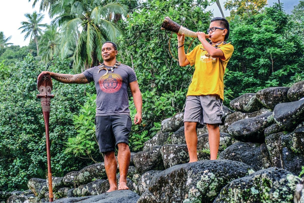 Ritual ancestral en el yacimiento arqueológico de Upeke, Hiva Oa