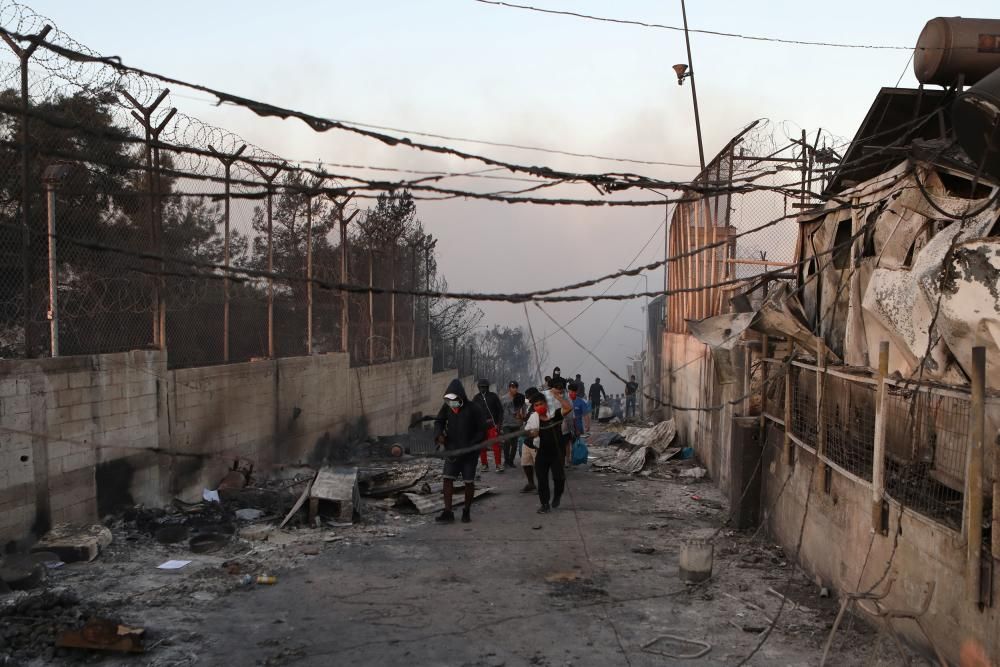 Crema el camp de refugiats de Moria