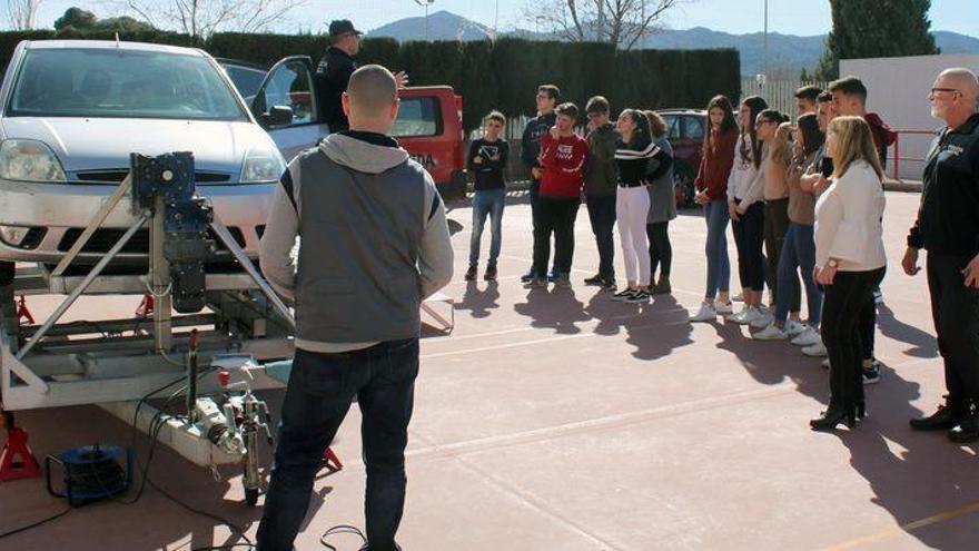 Simulan vuelcos de coche en Onda para mejorar la educación vial