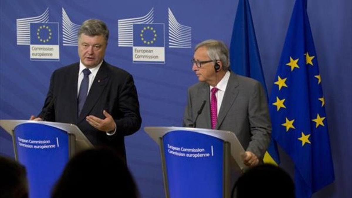 El presidente ucraniano Petró Poroshenko y el de la Comisión, Juncker.