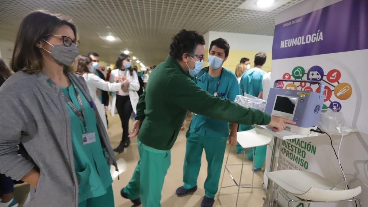 Futuros residentes que han participado en la jornada informativa celebrada este miércoles en el hospital Reina Sofía.