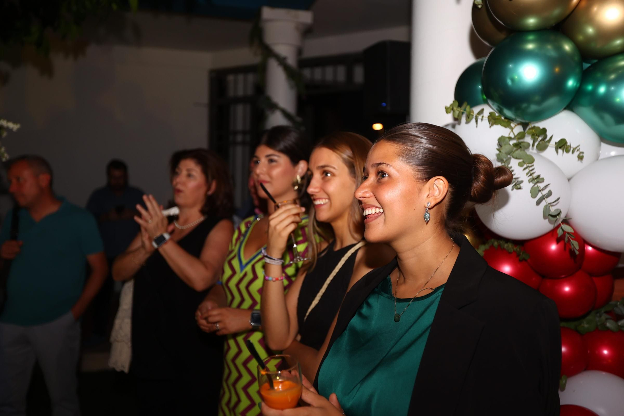 La cena benéfica 'Las mil y una historias' reúne a más de cien personas