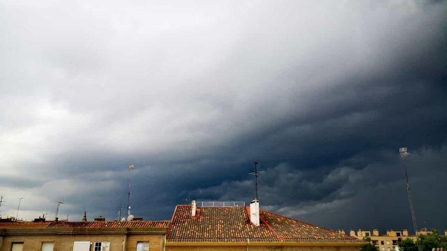 La Aemet activa el aviso naranja por lluvias y tormentas este lunes en las comarcas turolenses de Gúdar-Javalambre y Maestrazgo
