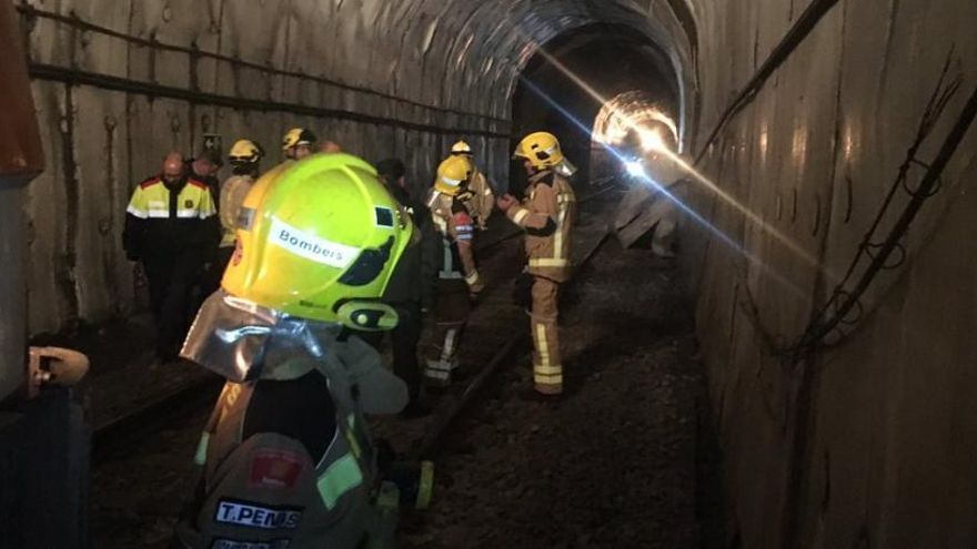 Serveis d&#039;emergències treballant a l&#039;interior del túnel de Toses