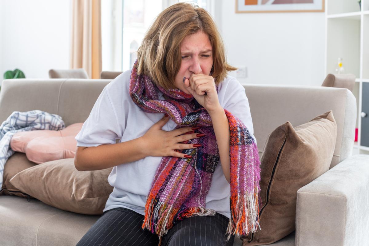 ¿Por qué tengo tos y no se me quita? ¿Debo consultar con un médico?