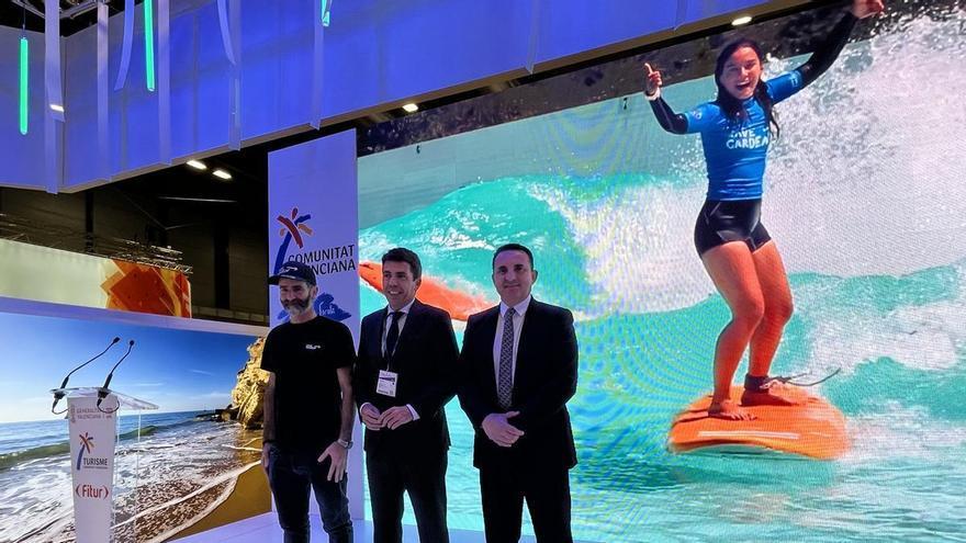 La Nucía presenta su nuevo Soccer Center y la primera piscina de olas para surf en España