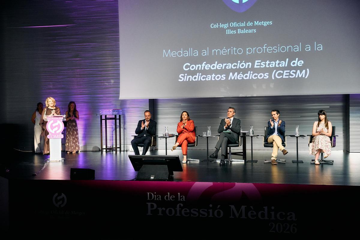 FOTOS | Los médicos de Baleares reivindican la "unidad de la profesión" en el día de su Patrona