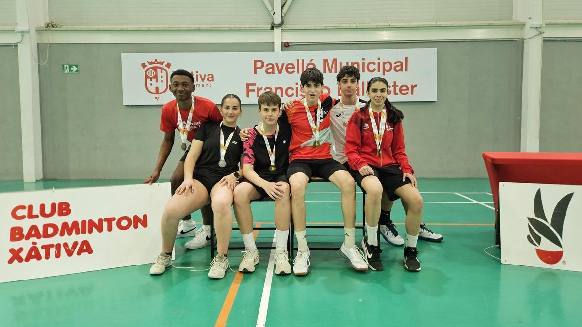 Medallistas del Bádminton Xàtiva en el Campeonaot Autonómico celebrado en la ciudad.