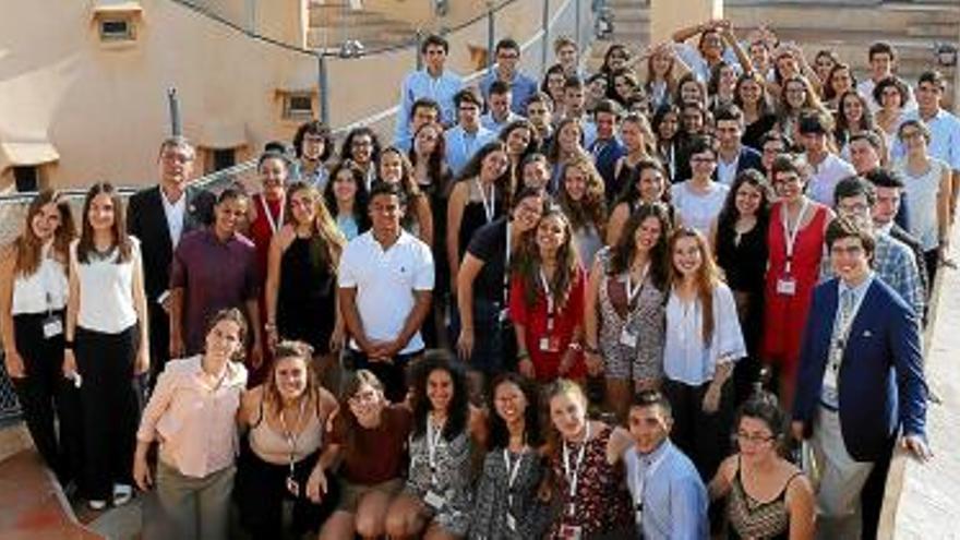 Joves d&#039;arreu del món aspirants a científics visiten Barcelona i Sant Benet de Bages