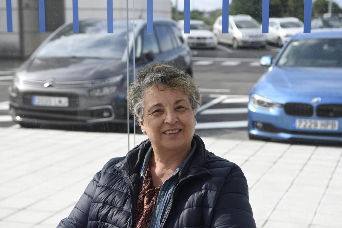 Ana Ordóñez, a la espera del HUSA Exprés.