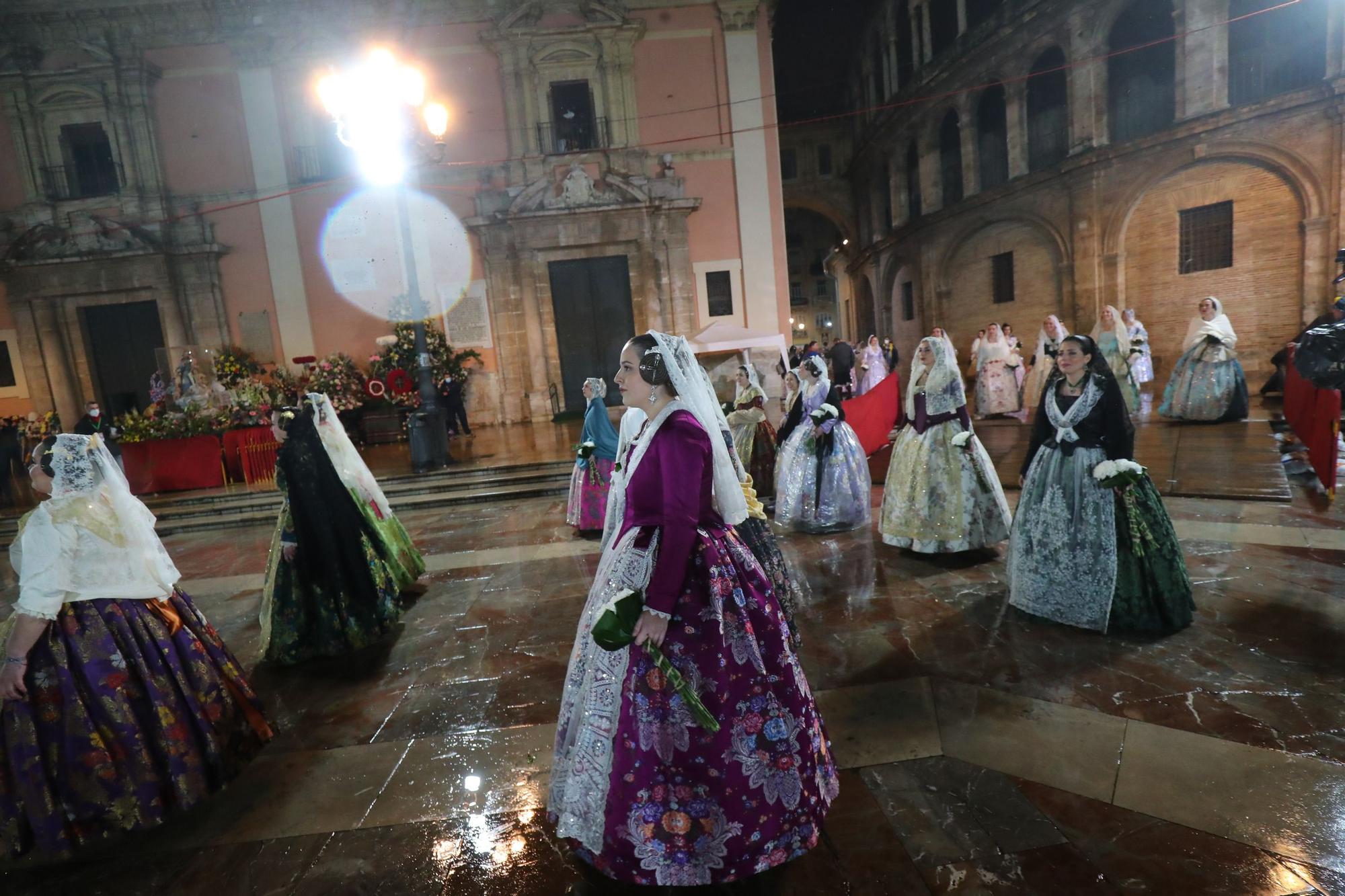 Búscate en el primer día de ofrenda por la calle de la Paz (entre las 20:00 a las 21:00 horas)