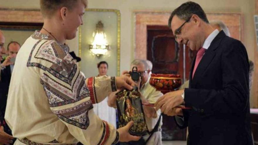 Recepcion en el Ayuntamiento a los participantes del Festival de Folclore