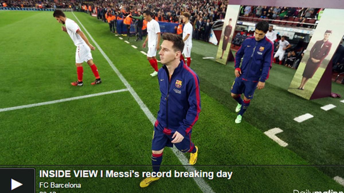 Leo Messi salta al terreno de juego antes del Barça-Sevilla