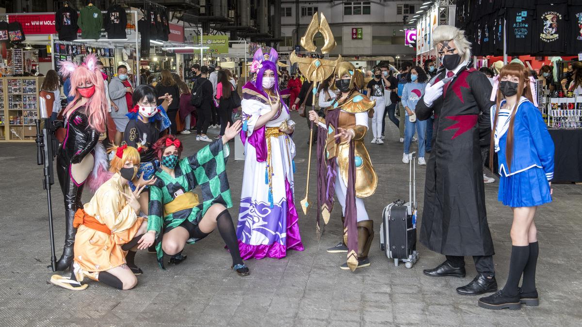 Jóvenes en sus roles en una nueva edición presencial del Salón del Manga